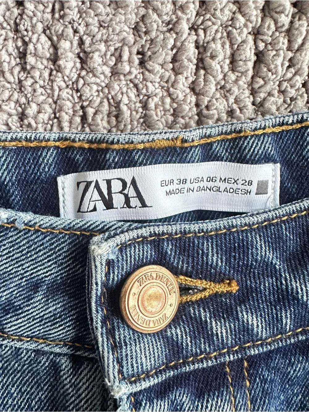 Zara Medium Blue Distressed Denim Cutoff Shorts size 6